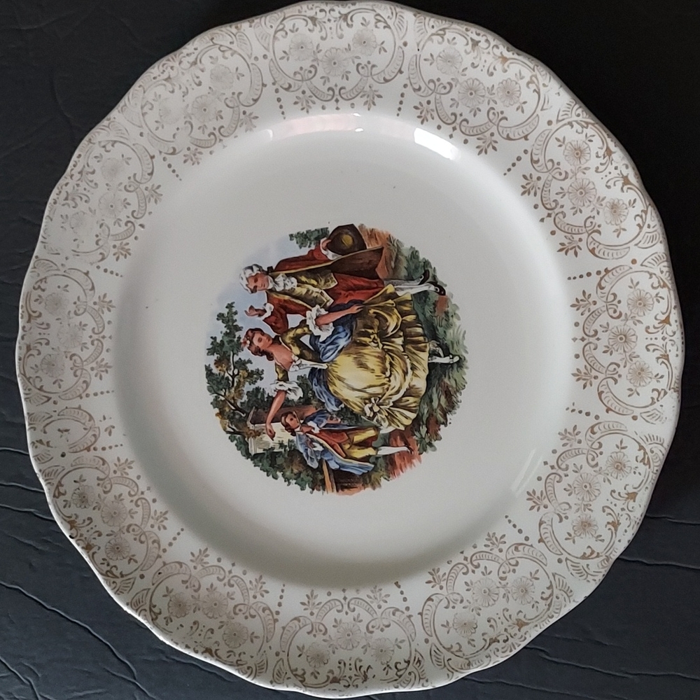 Vintage Sabin 22K Gold Courting Couple Pie/Cake Plate or Serving Dish. 10in.Diam